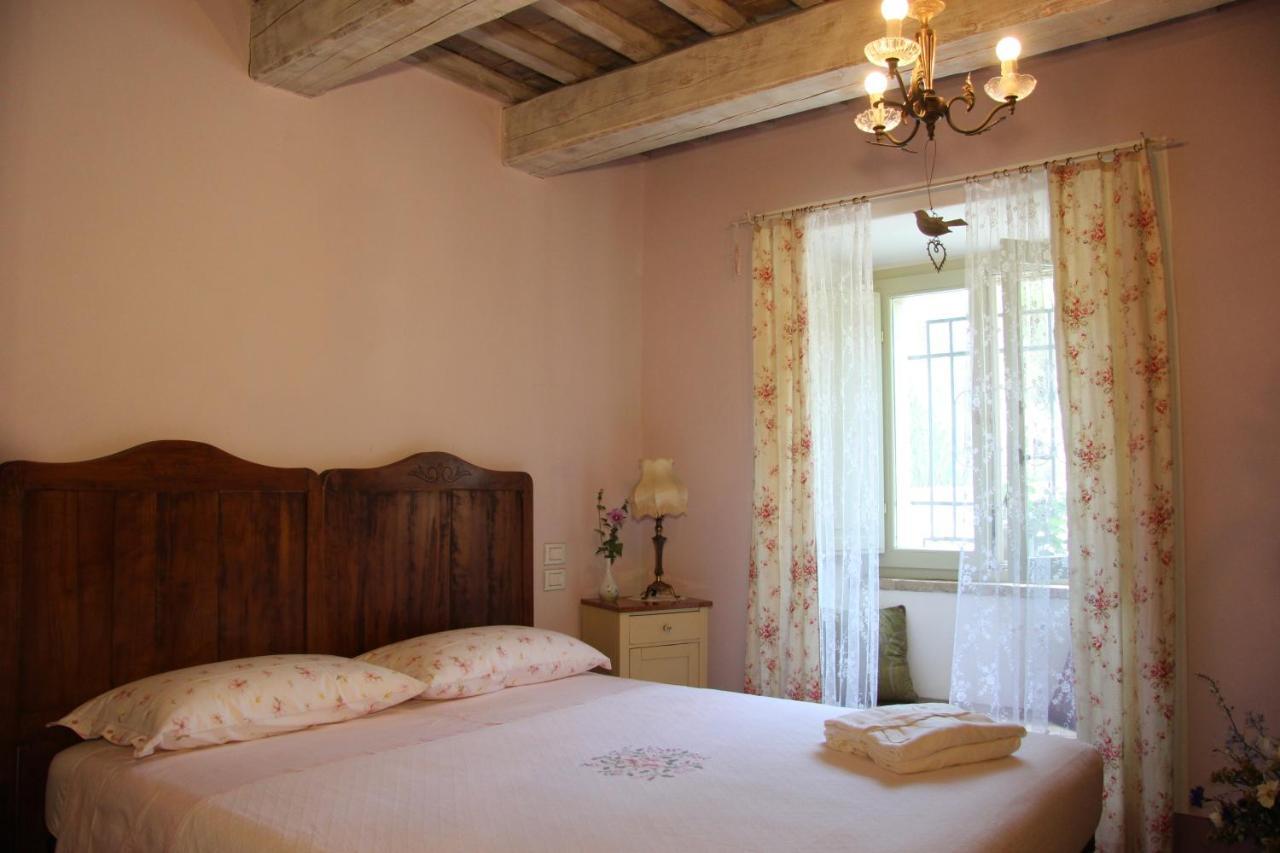 Poggio Dei Prugnoli Panzió Tavoleto Kültér fotó