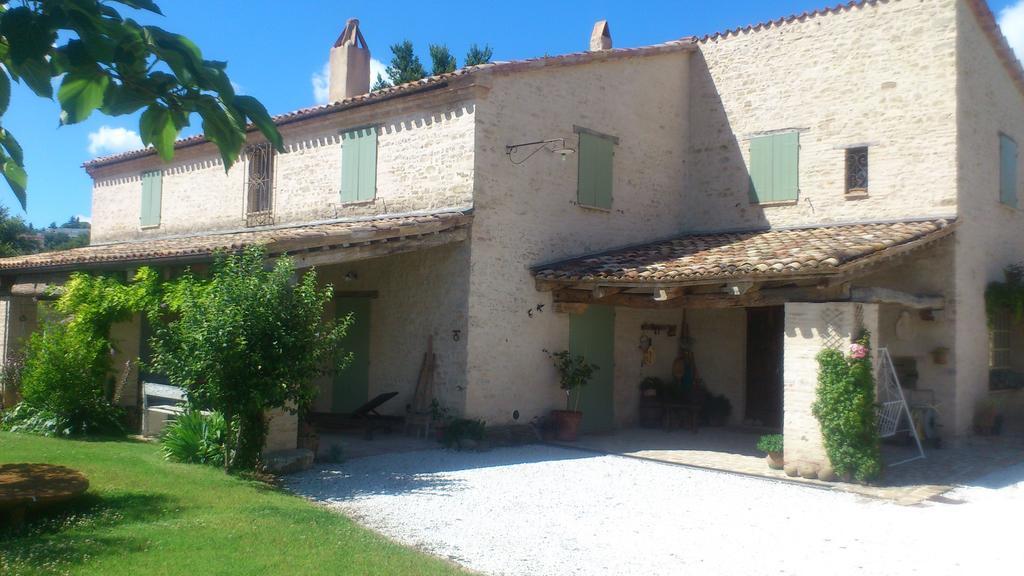 Poggio Dei Prugnoli Panzió Tavoleto Kültér fotó