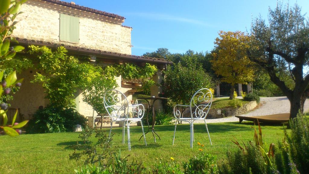 Poggio Dei Prugnoli Panzió Tavoleto Kültér fotó