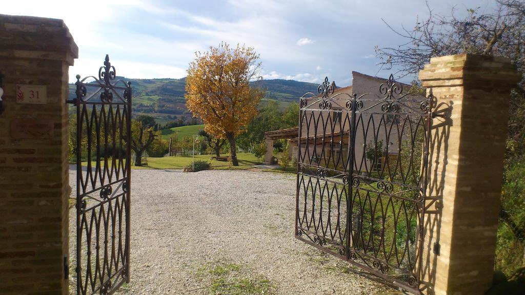 Poggio Dei Prugnoli Panzió Tavoleto Kültér fotó