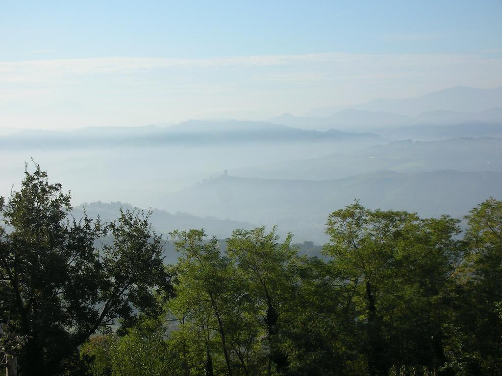 Poggio Dei Prugnoli Panzió Tavoleto Kültér fotó