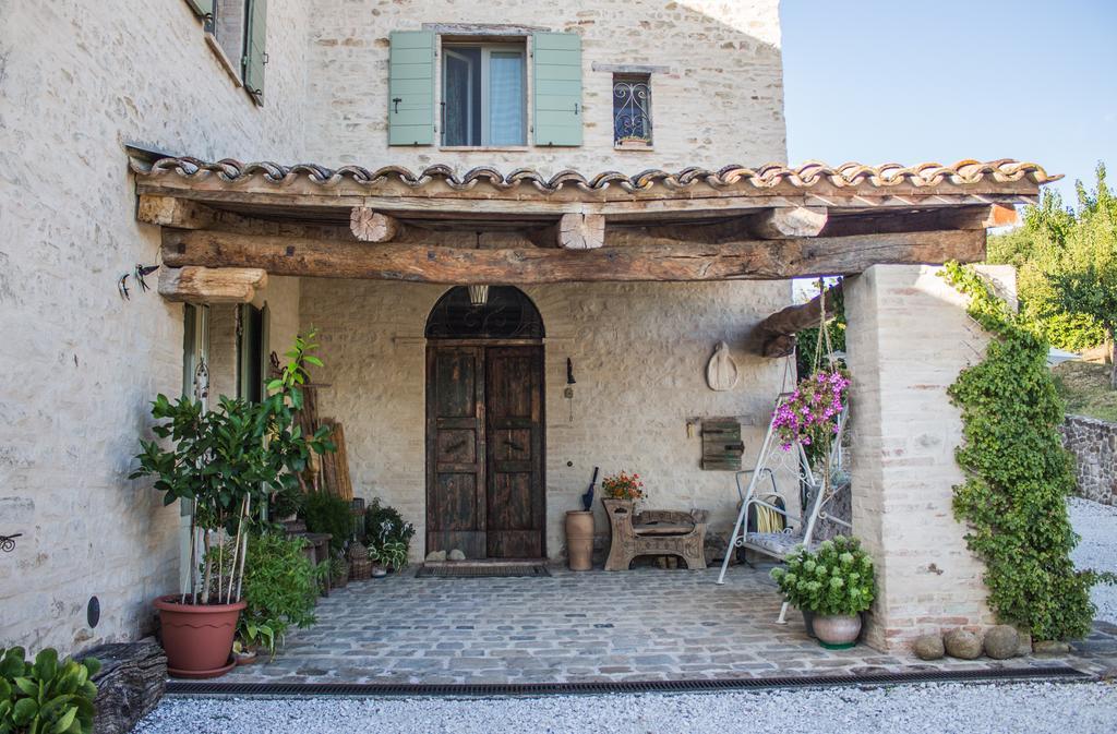 Poggio Dei Prugnoli Panzió Tavoleto Kültér fotó