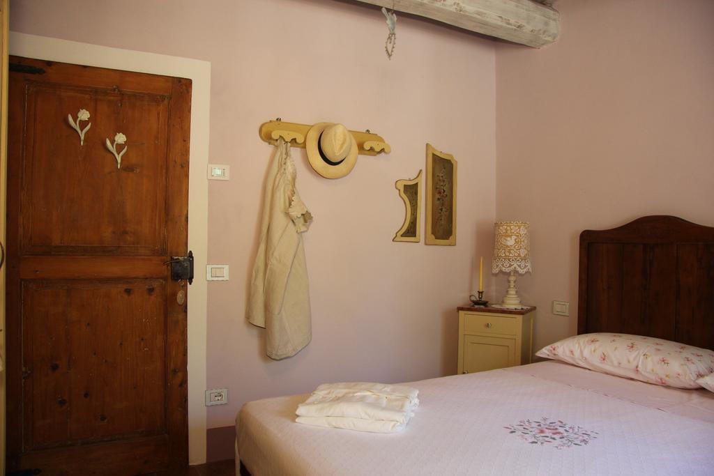 Poggio Dei Prugnoli Panzió Tavoleto Kültér fotó
