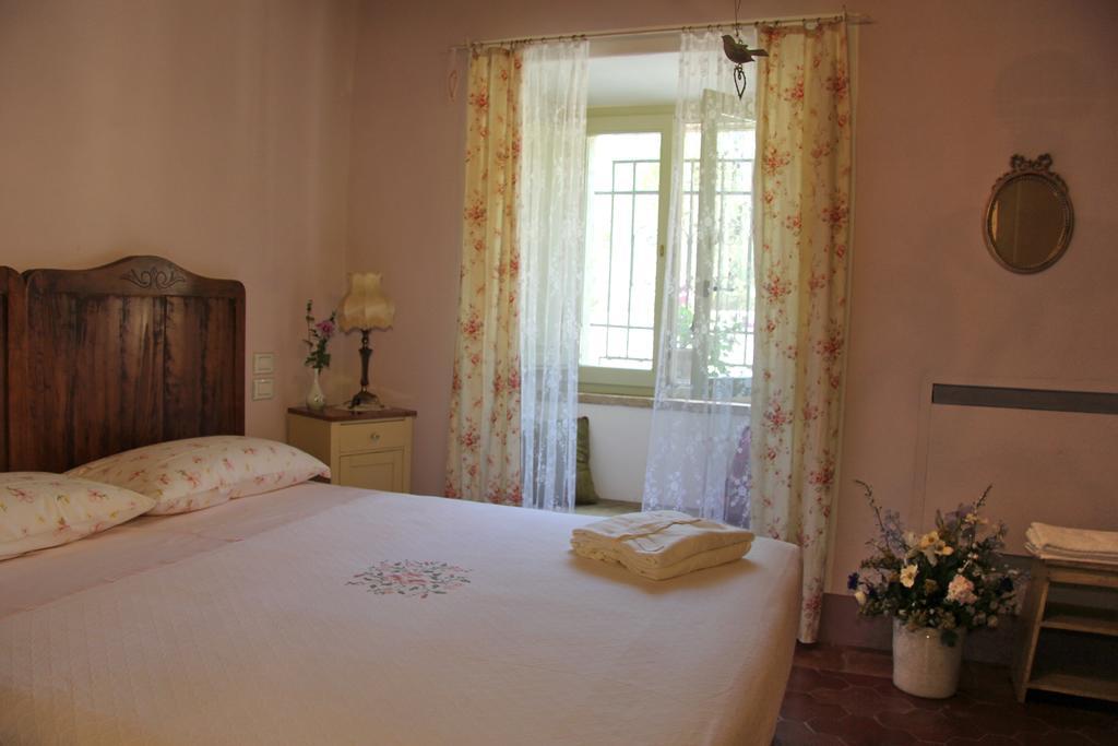 Poggio Dei Prugnoli Panzió Tavoleto Kültér fotó